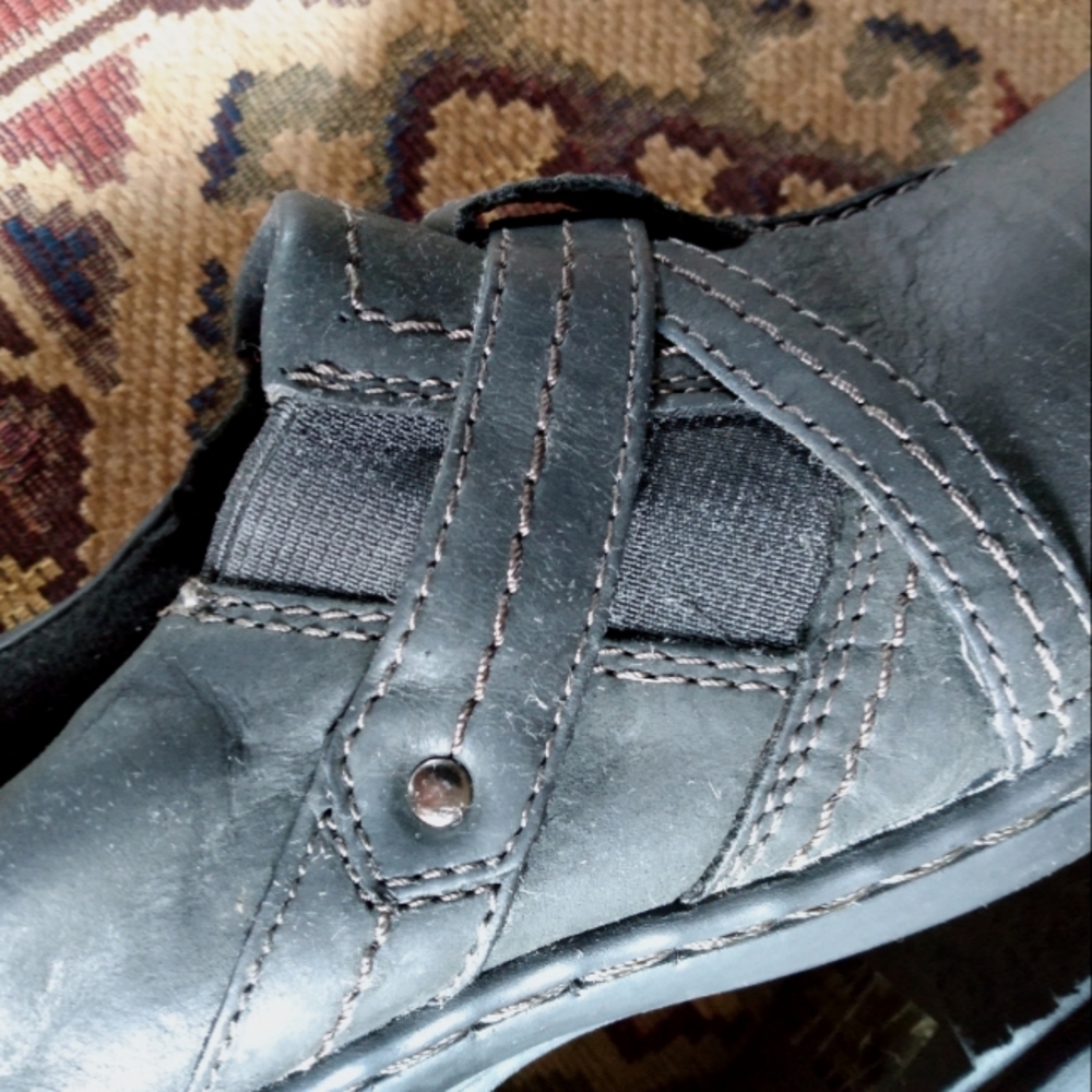 Clarks Artisan Leather Slip On Loafer - image 7